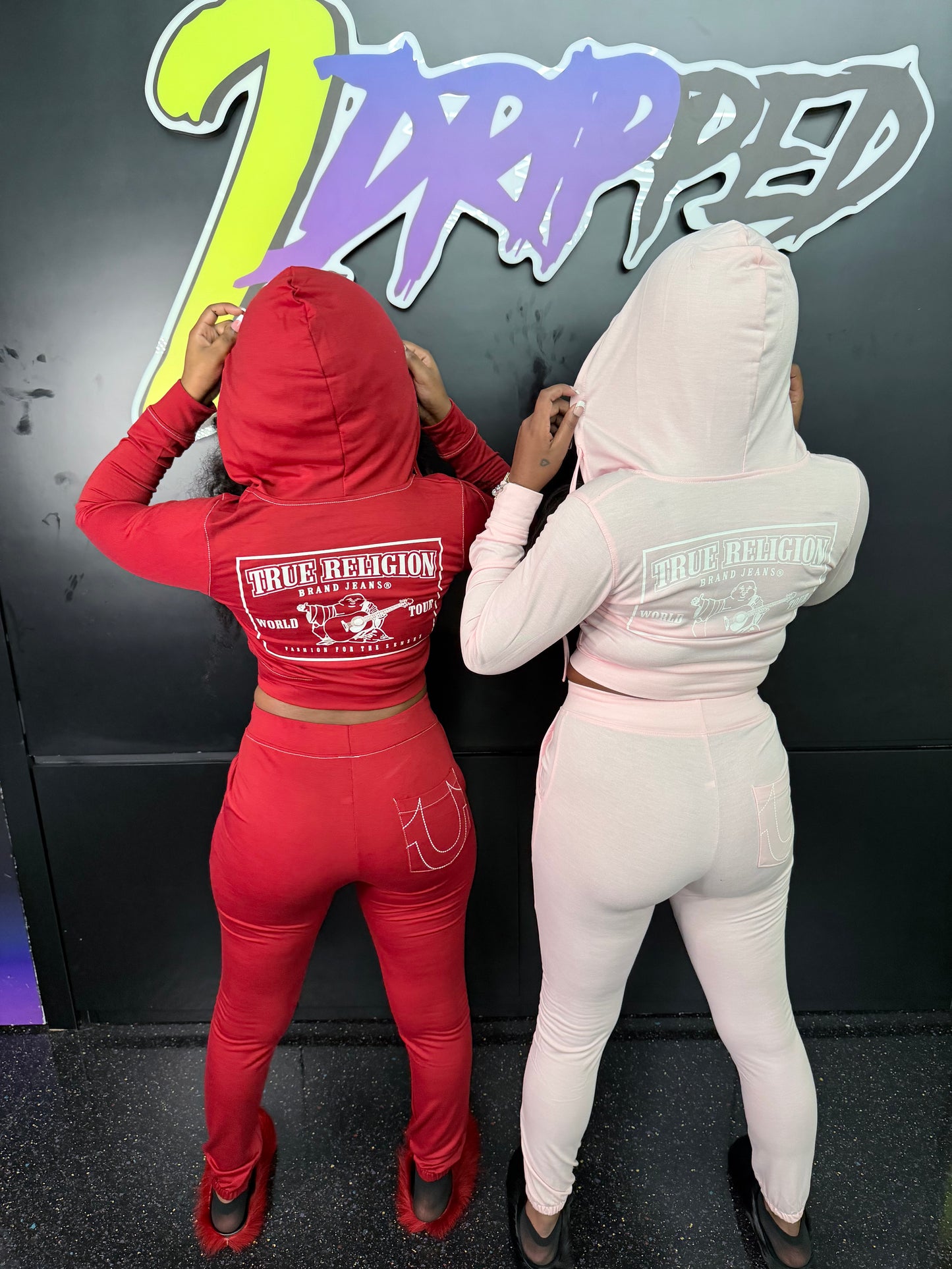 TRU RELIGION SET LOGO (ON HAND)