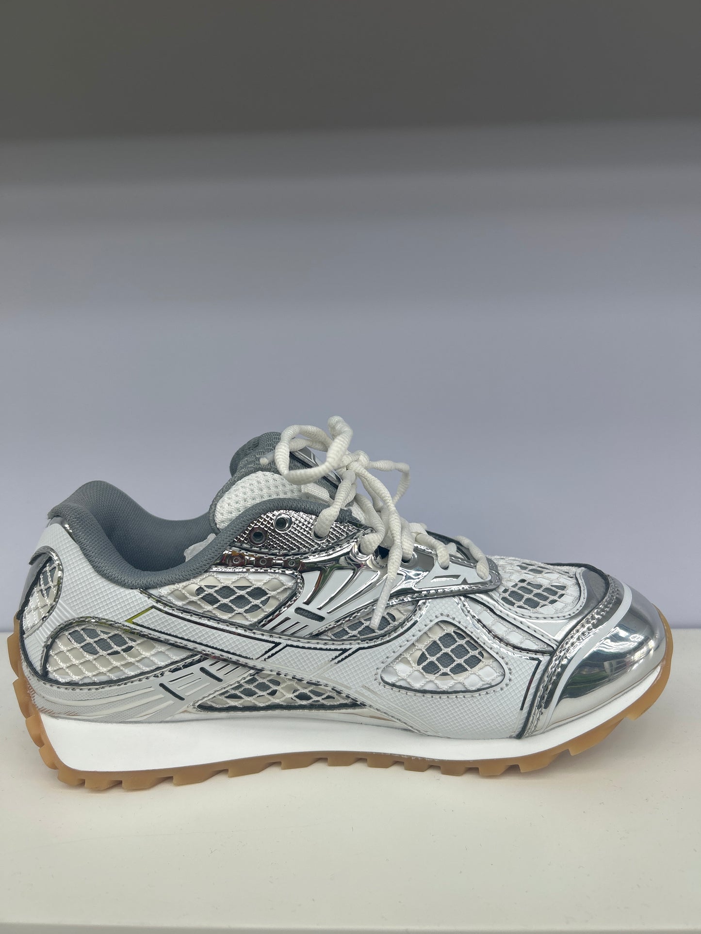 SHINY SILVER/WHITE SNEAKER (ON HAND)