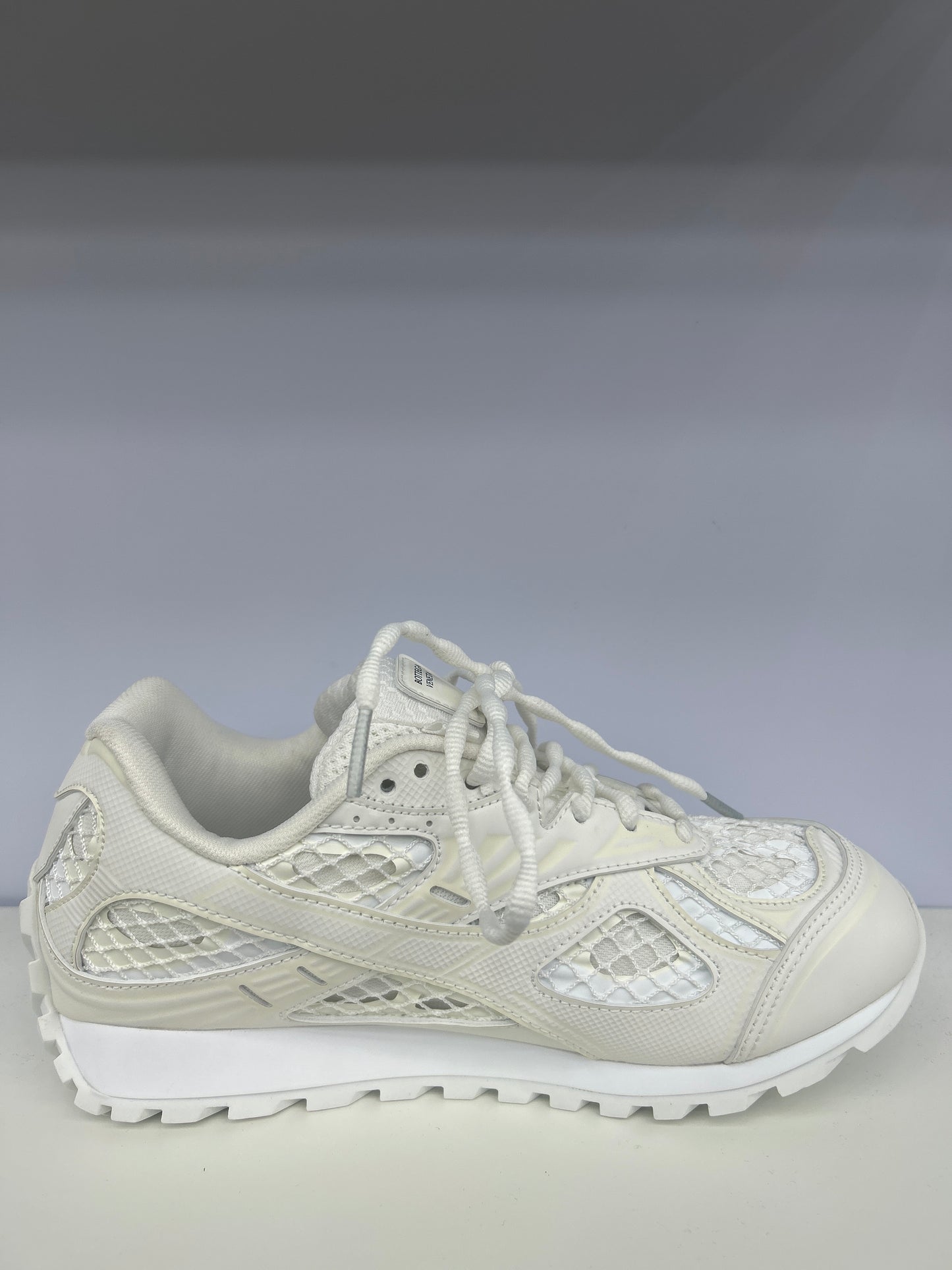 ICY WHITE SNEAKER (ON HAND)