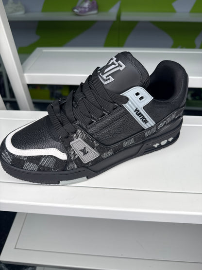BLACK ARCH LIGHT SNEAKER (ON HAND)