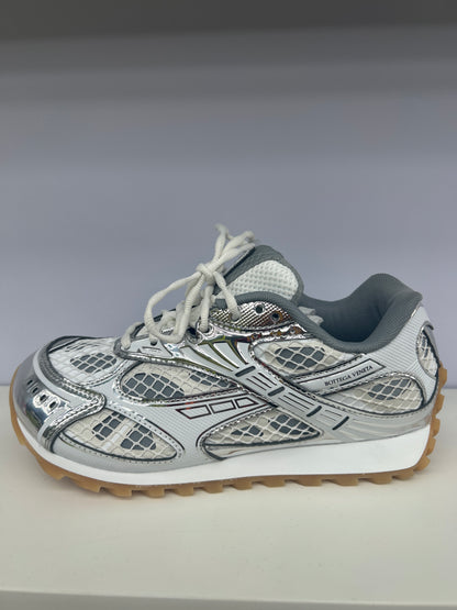 SHINY SILVER/WHITE SNEAKER (ON HAND)