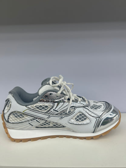 SHINY SILVER/WHITE SNEAKER (ON HAND)